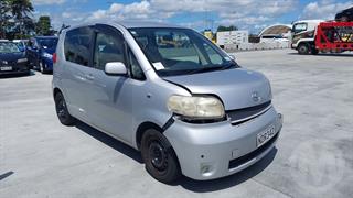 2005 Toyota Porte Hatch Photo