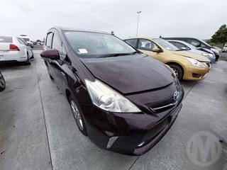 2013 Toyota Prius Alpha Station Wagon Photo