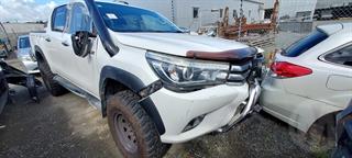 2016 Toyota Hilux SR5 TD DC 2.8D/4WD/ Dual Cab Utility Photo
