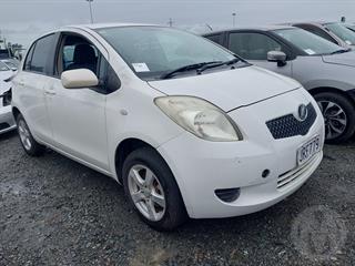 2005 Toyota Vitz Hatch Photo