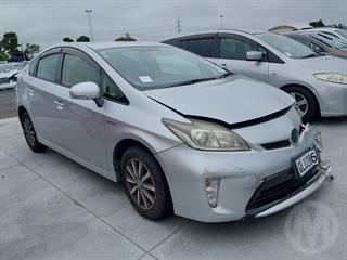 2015 Toyota Prius Hatch Photo