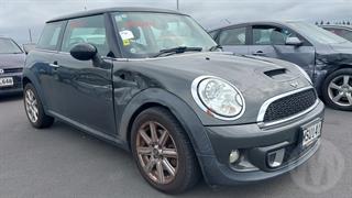 2013 BMW Mini Cooper S Hatch Photo