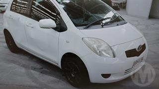 2005 Toyota Vitz Hatch Photo