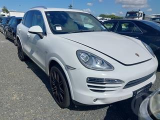 2013 Porsche Cayenne Station Wagon Photo