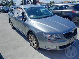 2012 Skoda Superb TDI 125 Combi Station Wagon Photo
