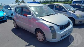 2004 Toyota Will Hatch Photo