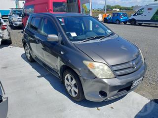 2004 Toyota IST Hatch Photo