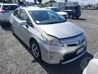 2015 Toyota Prius Hatch Photo