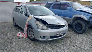 2005 Toyota Wish Station Wagon Photo