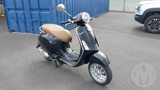 2022 Vespa Primavera 50 4T Scooter Photo