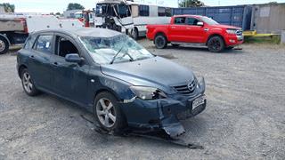 2004 Mazda Axela Hatch Photo