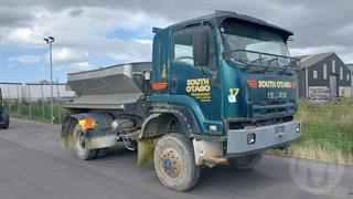 2010 Isuzu F Series FVR1000M Spreader Truck GCM 32,000kg Photo