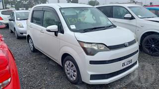 2013 Toyota Spade Hatch Photo