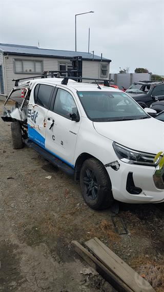 2023 Toyota Hilux SR5 TD DC 2.8DT Dual Cab Chassis Photo