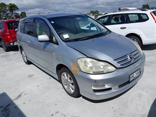 2004 Toyota Ipsum Station Wagon Photo