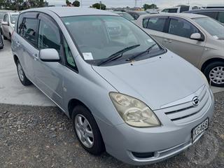 2005 Toyota Spacio Station Wagon Photo