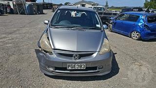 2004 Honda fit Hatch Photo