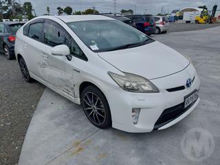 2012 Toyota Prius Hatch Photo