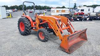Kubota L4600 Tractor Photo