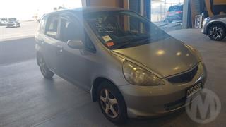 2005 Honda fit Hatch Photo