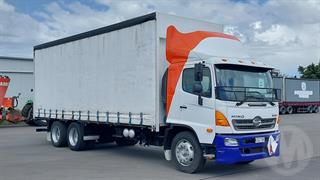 2017 Hino 500 Curtainside GCM 24,000kg Photo