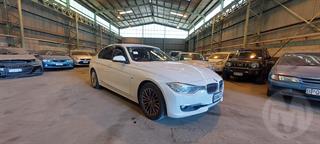 2013 BMW 320i Sedan Photo