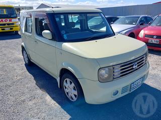 2004 Nissan Cube Sedan Photo