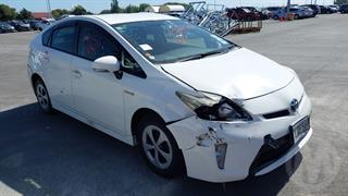 2013 Toyota Prius Hybrid Hatch Photo