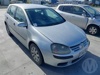 2004 Volkswagen Golf Hatch Photo