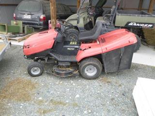 2000 Castle Garden Ride ON Mower Mower (Ride on) Photo