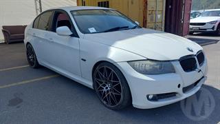 2010 BMW 320i Sedan Photo