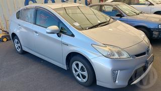 2013 Toyota Prius Hatch Photo
