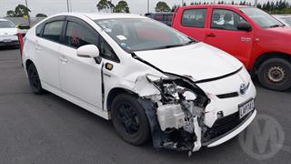 2014 Toyota Prius Hybrid Hatch Photo