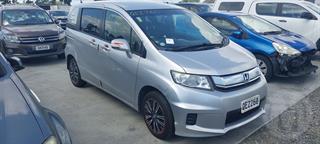 2014 Honda Spike Station Wagon Photo