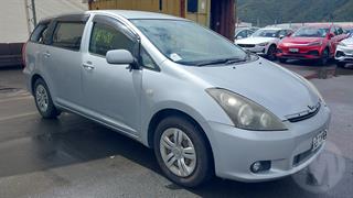 2004 Toyota Wish Station Wagon Photo