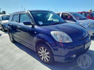 2004 Mazda Verisa Hatch Photo