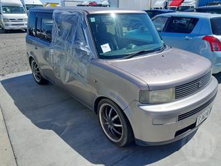 2000 Toyota BB Station Wagon Photo