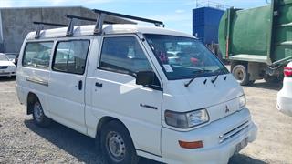 2002 Mitsubishi L300 2.4P LWB 5 DR M Van Photo