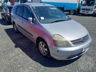2003 Honda Stream Station Wagon Photo