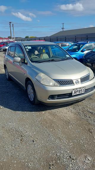 2004 Nissan Tiida Hatch Photo