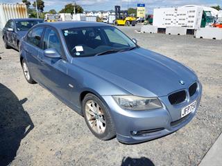 2010 BMW 320i Sedan Photo