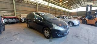 2003 Mitsubishi Chariot Grandis 4D Station Wagon Photo