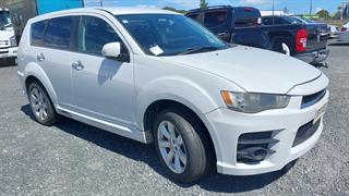 2010 Mitsubishi Outlander Station Wagon Photo