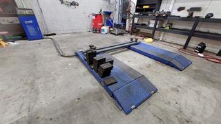 Summit Scissor Hoist Workshop Equipment Photo