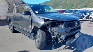 2025 Toyota Hilux SR5 TD DC 2.8DT Dual Cab Utility Photo