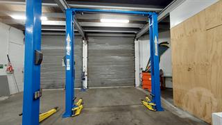 Forward Lift 2 Post Clear Floor Car Hoist. 4500kg Workshop Equipment Photo