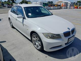 2007 BMW 325i Sedan Photo