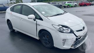 2014 Toyota Prius Hatch Photo