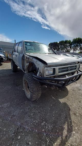 1993 Toyota Hilux 2 8 D/C Dual Cab Chassis Photo