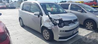 2014 Toyota Spade Hatch Photo